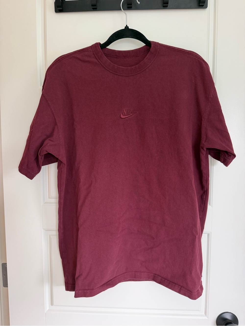 Nike Men's Burgundy Short-Sleeve Crewneck Tee
